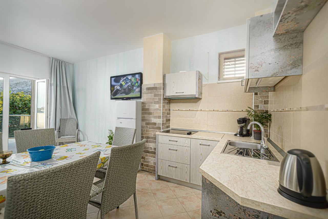 Studio Holiday Adriatic Pag Town Exterior foto